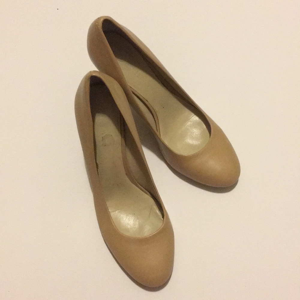 Nine West nude heels size 8